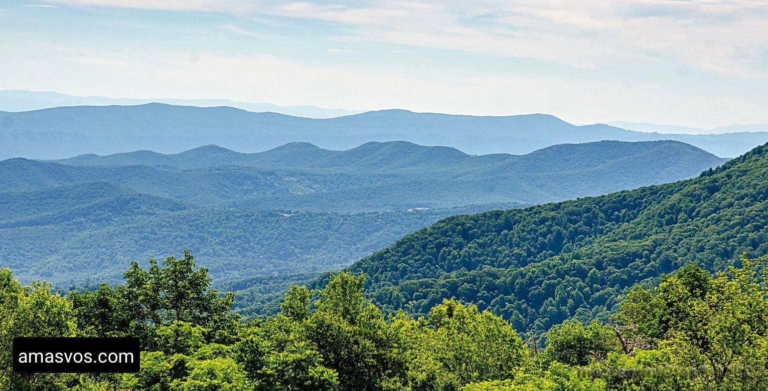 Spitler Knoll Overlooks on skyline drive