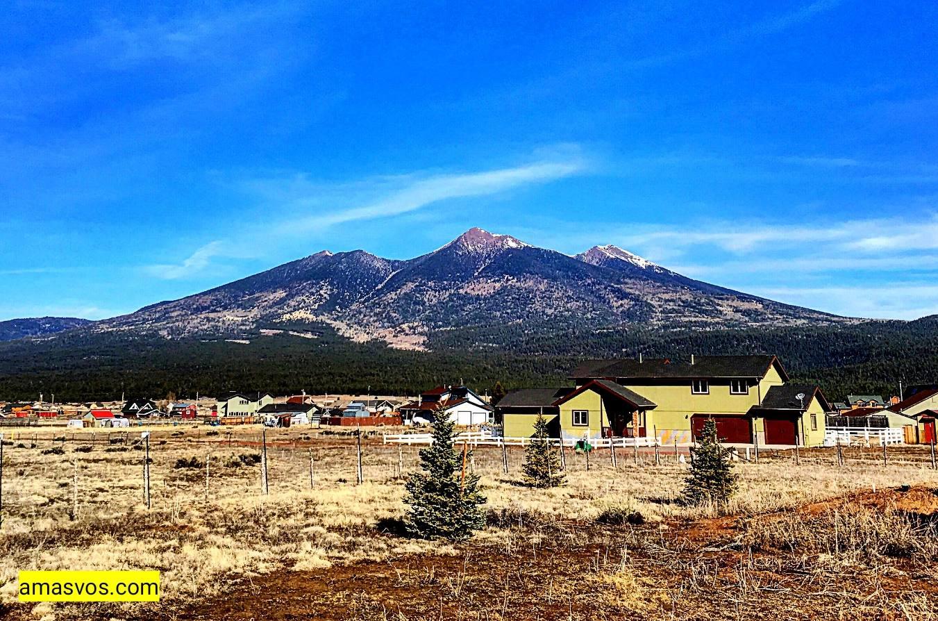 Flagstaff Arizona city close to grand canyon