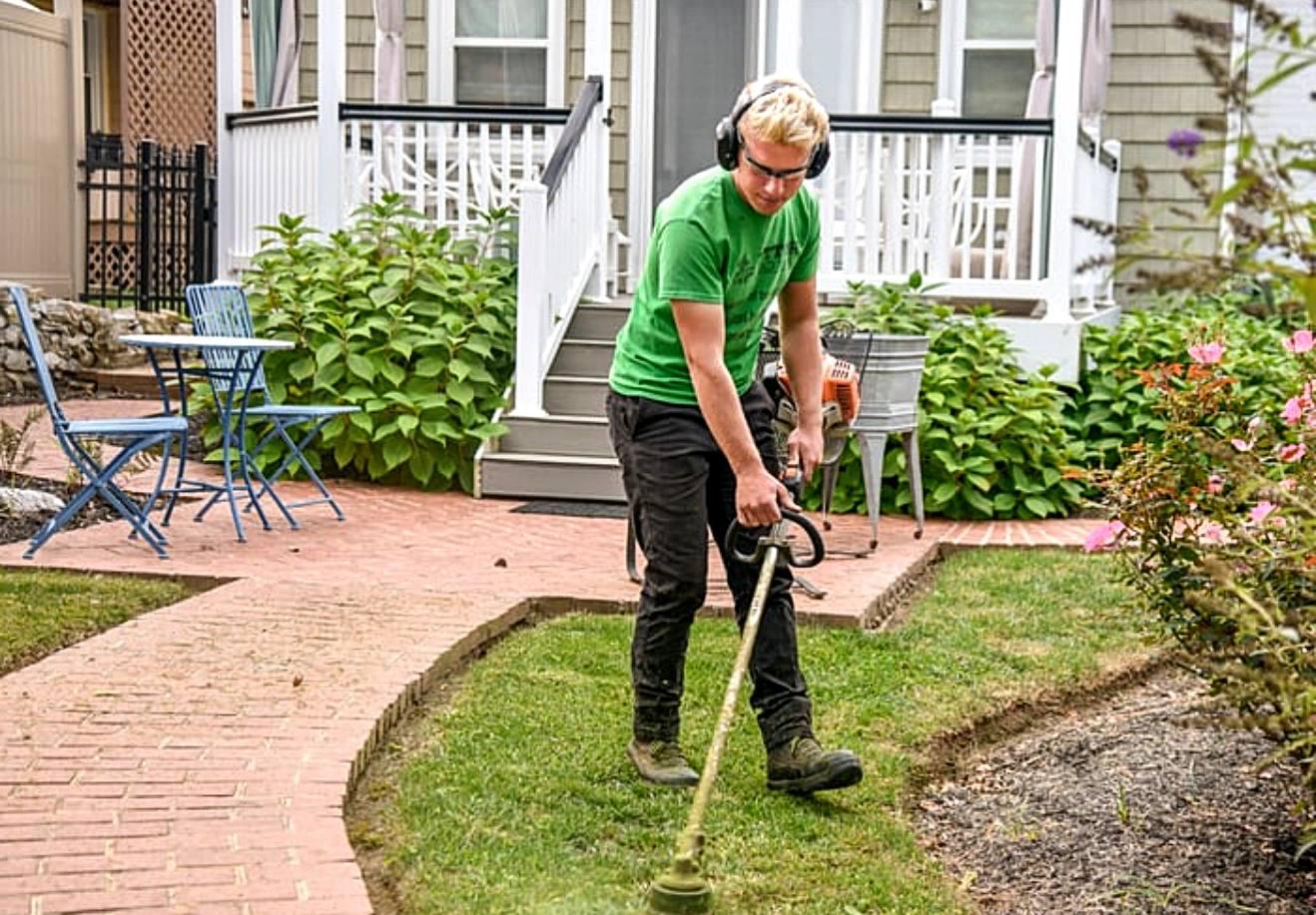 How Much Do Landscapers Make?